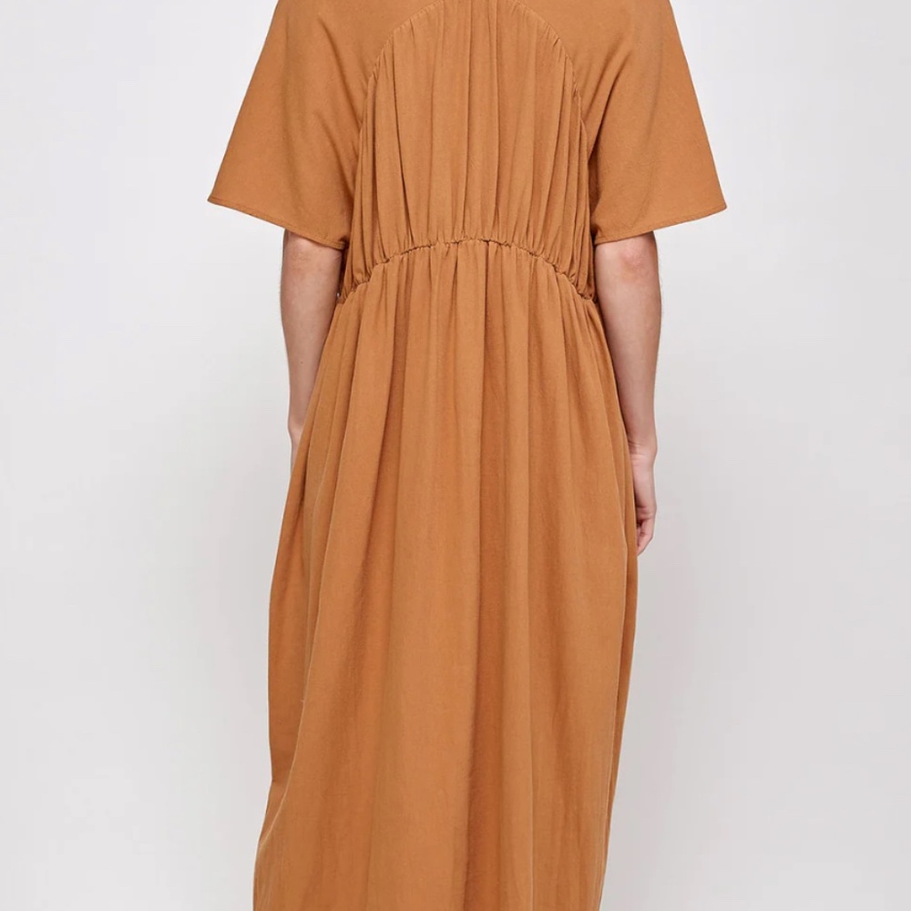 🔥A MENTE Drop Sleeve Front Shirred Mid Dress, Clay🔥 - Picture 5 of 6